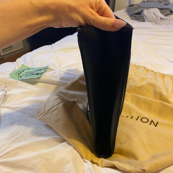 Stunning epi leather LV purse! Barely used comes with duster. - Picture 10 of 11